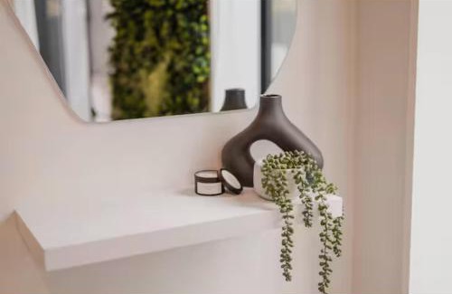 Papanui Apartment | Travellers' dream steps from shops and close to Airport