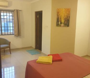 Bono East Region House | Travellers Ensuites, La Beach Hub