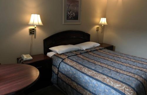 Montgomery Hotel | Travellers Inn