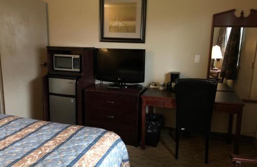 Montgomery Hotel | Travellers Inn
