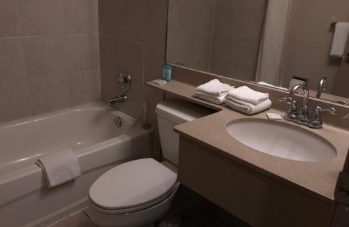 Montgomery Hotel | Travellers Inn