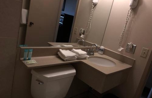 Montgomery Hotel | Travellers Inn