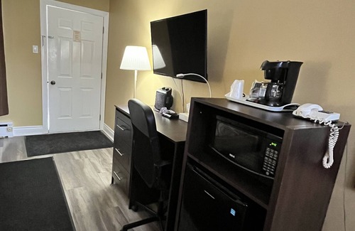 Laurentian Valley Hotel | Travellers Inn Pembroke