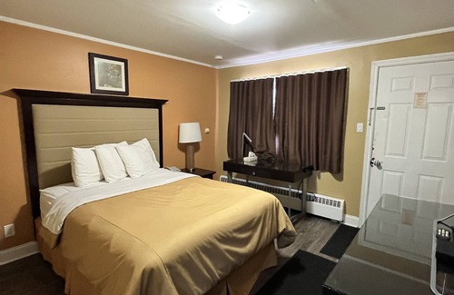 Laurentian Valley Hotel | Travellers Inn Pembroke