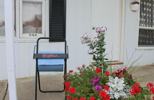 Laurentian Valley Hotel | Travellers Inn