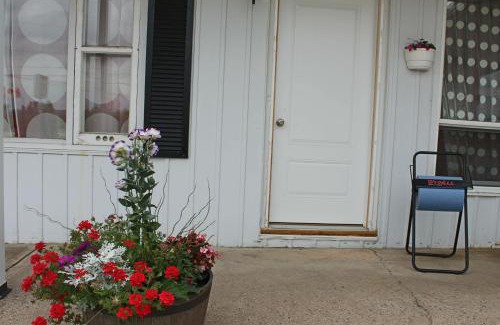 Laurentian Valley Hotel | Travellers Inn