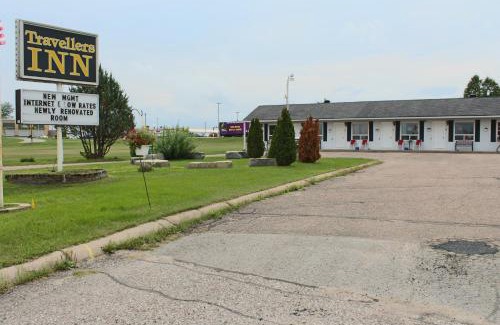 Laurentian Valley Hotel | Travellers Inn