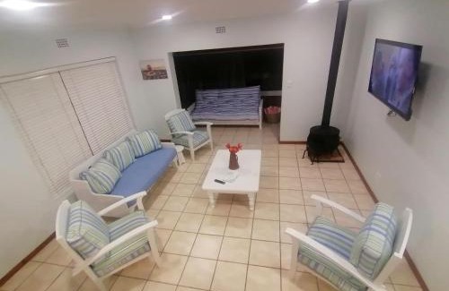 L'Agulhas House | Travellers Treat Agulhas 8 sleeper