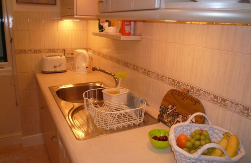 West Kensington Apartment | TRAVELLING SOLO? HOME WITHIN A HOME, with Private Kitchen, in West Kensington