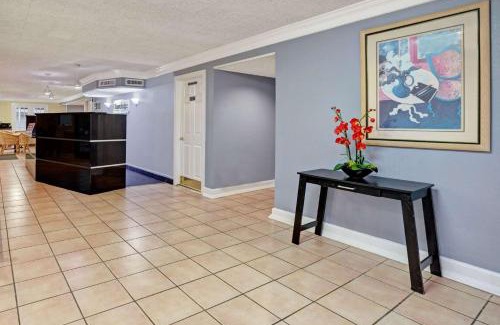 North Richland Hills Hotel | Travelodge by Wyndham North Richland Hills/Dallas/Ft Worth