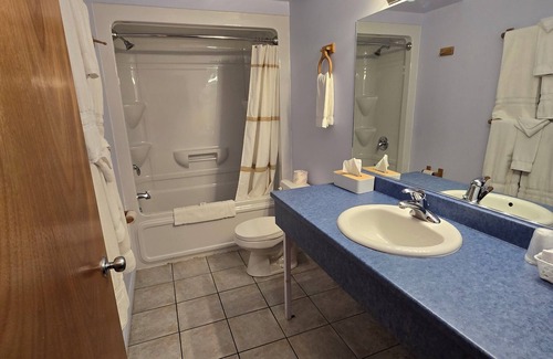 Port Elgin Hotel | Travelodge by Wyndham Port Elgin