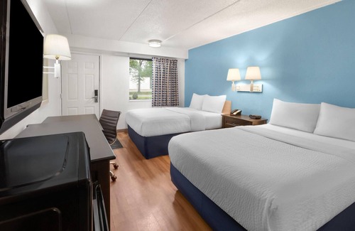 Madison Heights Hotel | Travelodge by Wyndham Madison Heights MI