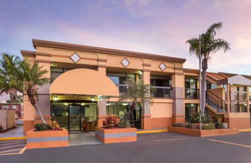 Fort Myers Hotel | Travelodge by Wyndham Fort Myers North