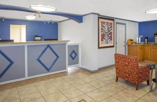 Fort Myers Hotel | Travelodge by Wyndham Fort Myers North