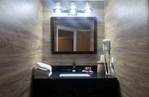 Lindsay Hotel | Travelodge by Wyndham Lindsay