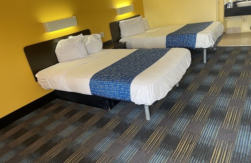 Benton Harbor Hotel | Travelodge by Wyndham Benton Harbor MI