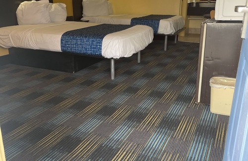 Benton Harbor Hotel | Travelodge by Wyndham Benton Harbor MI