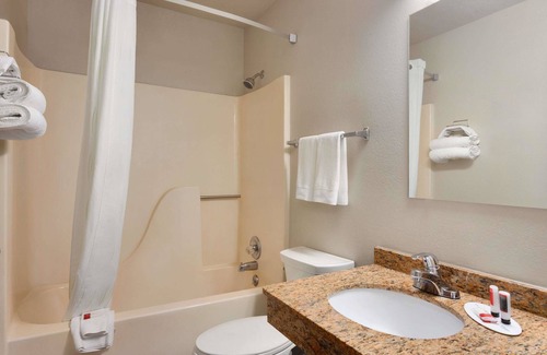 Jefferson City Hotel | Travelodge by Wyndham Jefferson City