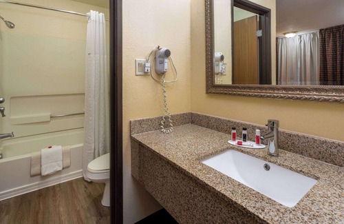 Northeast Heights Hotel | Travelodge by Wyndham Albuquerque East