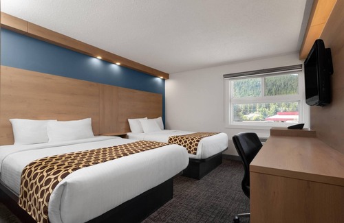 Blairmore Hotel | Travelodge by Wyndham Blairmore