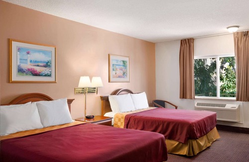 Oleander - Sunset Hotel | Travelodge by Wyndham Bakersfield