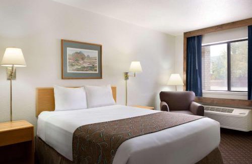 Belen Hotel | Travelodge by Wyndham Belen