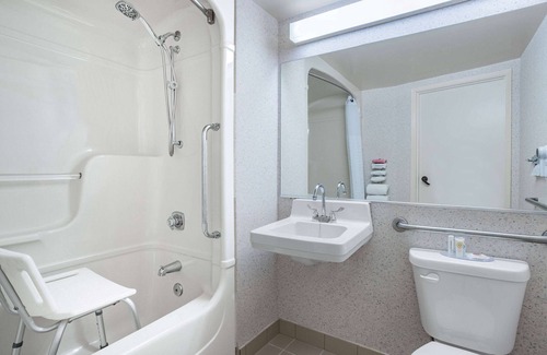 Bridgewater Hotel | Travelodge by Wyndham Bridgewater