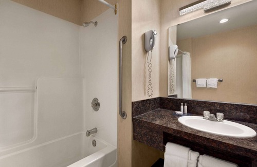 Brandon Hotel | Travelodge by Wyndham Brandon