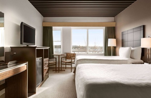 Baie Comeau Hotel | Travelodge by Wyndham Baie-Comeau