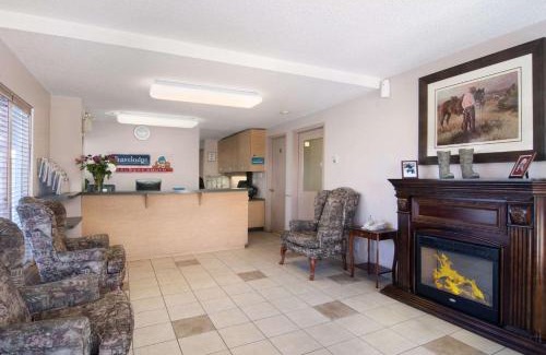Southwest Calgary Hotel | Travelodge by Wyndham Calgary South
