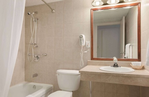 Cambridge Hotel | Travelodge by Wyndham Cambridge - Waterloo