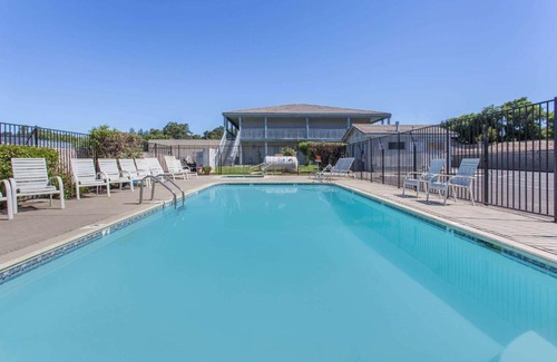 Clear Lake Hotel | Travelodge by Wyndham Clearlake