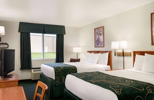 Clinton Hotel | Travelodge by Wyndham Clinton Valley West Court