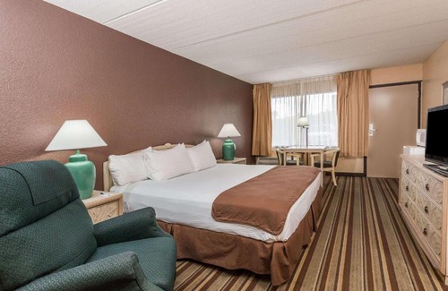 Plantation Estates Hotel | Travelodge by Wyndham Deltona