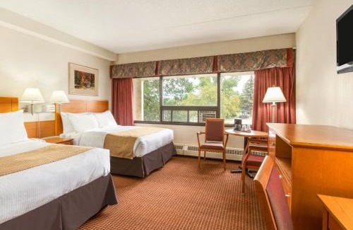 Northeast Edmonton Hotel | Travelodge by Wyndham Edmonton East