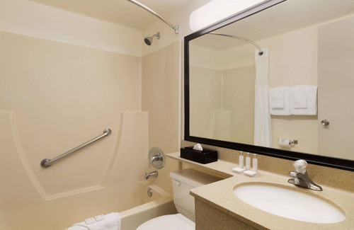 Southside Hotel | Travelodge by Wyndham Edmonton South