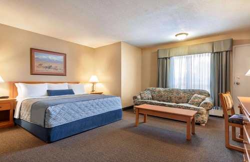 Edson Hotel | Travelodge by Wyndham Edson