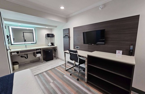 Northwest Anaheim Hotel | Travelodge by Wyndham Fullerton Near Anaheim