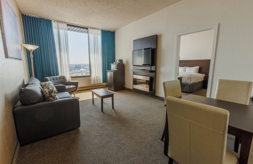 Plateau Hotel | Travelodge by Wyndham Hotel & Convention Centre Quebec City