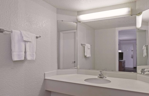 FM 1960 Hotel | Travelodge by Wyndham Houston Cy-Fair