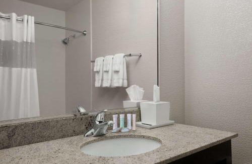 Hubbard Hotel | Travelodge by Wyndham Hubbard OH