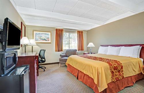 Iowa City Hotel | Travelodge by Wyndham Iowa City