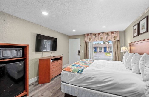Florida Central Atlantic Coast Hotel | Travelodge by Wyndham Kissimmee/Orlando