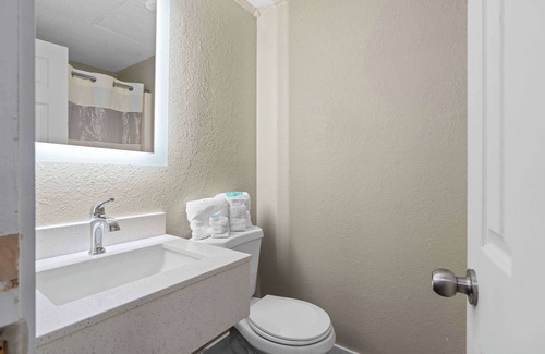 Florida Central Atlantic Coast Hotel | Travelodge by Wyndham Kissimmee/Orlando