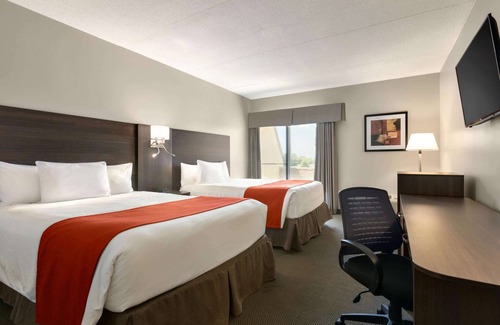 Kingston Hotel | Travelodge by Wyndham Kingston LaSalle Hotel