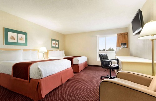 South Lethbridge Hotel | Travelodge by Wyndham Lethbridge