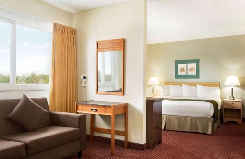 South Lethbridge Hotel | Travelodge by Wyndham Lethbridge