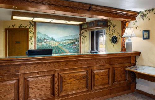 Lemoore Hotel | Travelodge by Wyndham Lemoore Near Naval Air Station