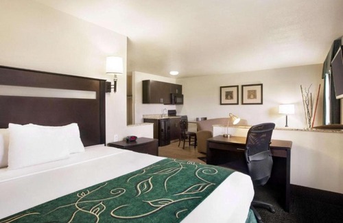 Blanks Hotel | Travelodge by Wyndham Livonia