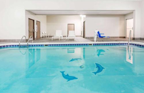 Del Camino Hotel | Travelodge by Wyndham Longmont